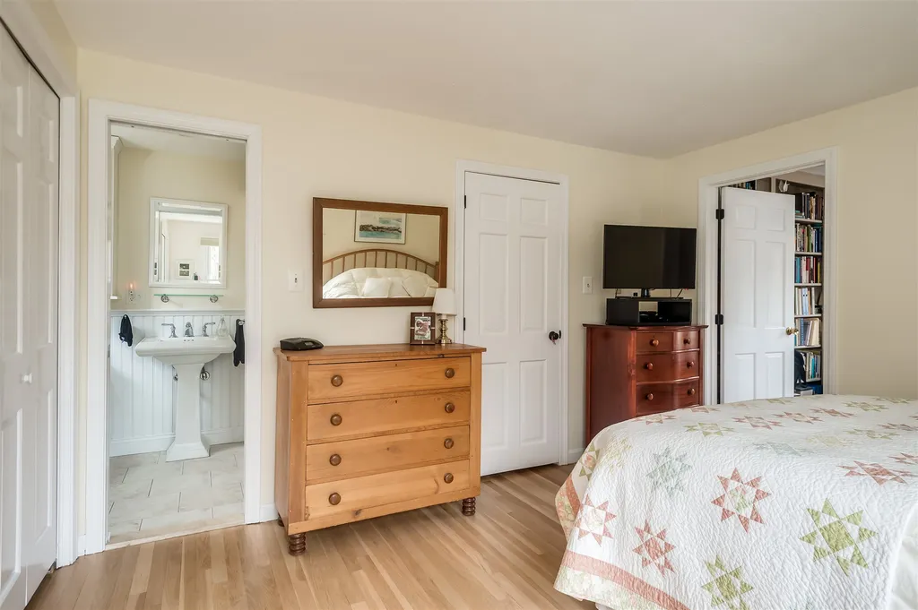 8 Bartlett Road Durham NH 03824