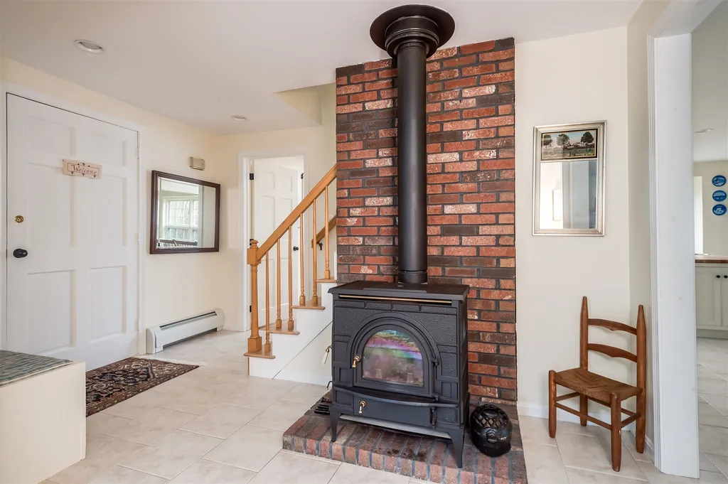 8 Bartlett Road Durham NH 03824