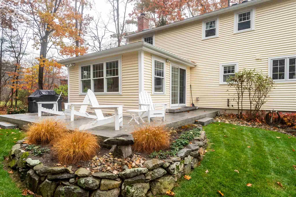 8 Bartlett Road Durham NH 03824