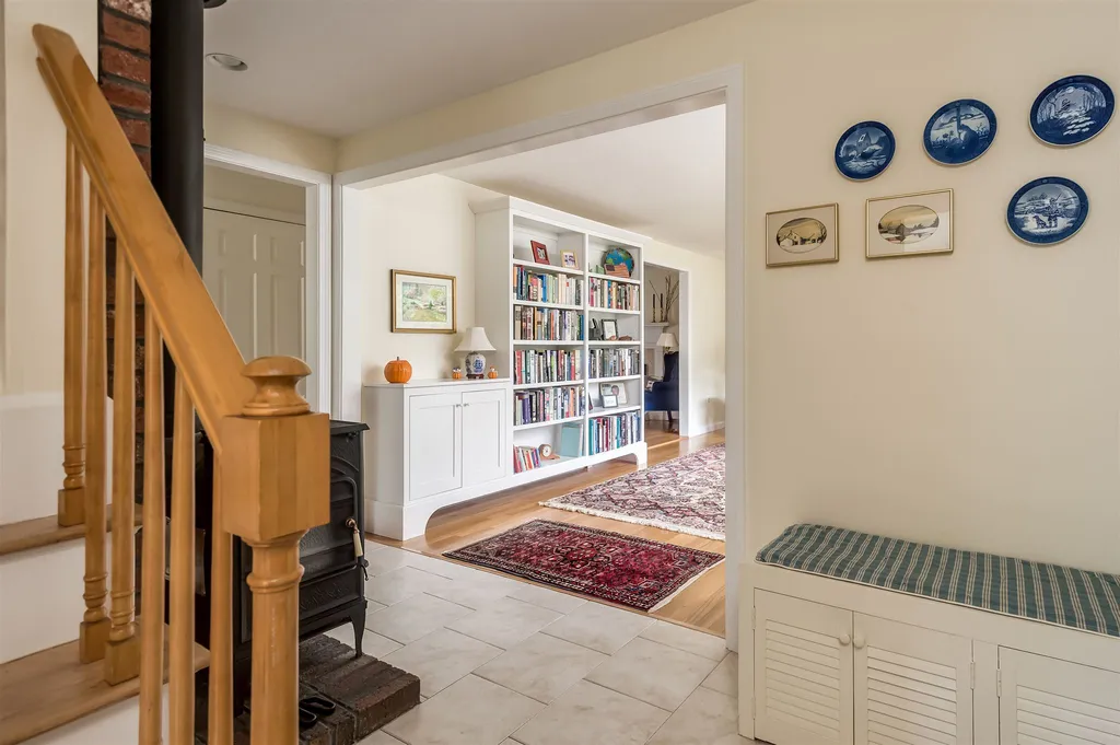 8 Bartlett Road Durham NH 03824
