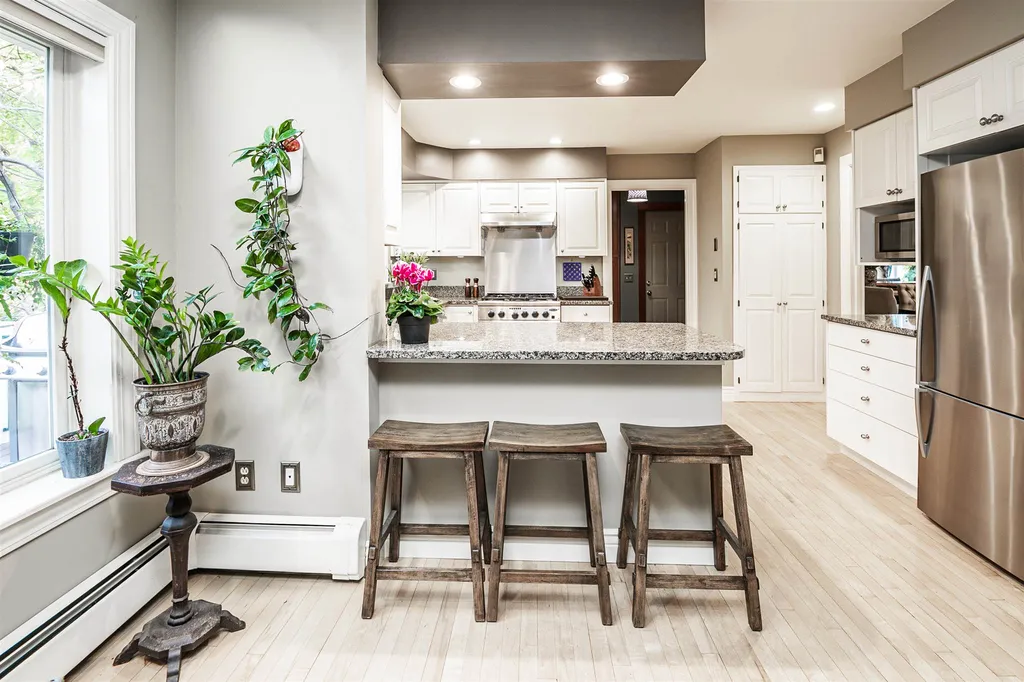 47 Crescent Terrace Burlington VT 05401