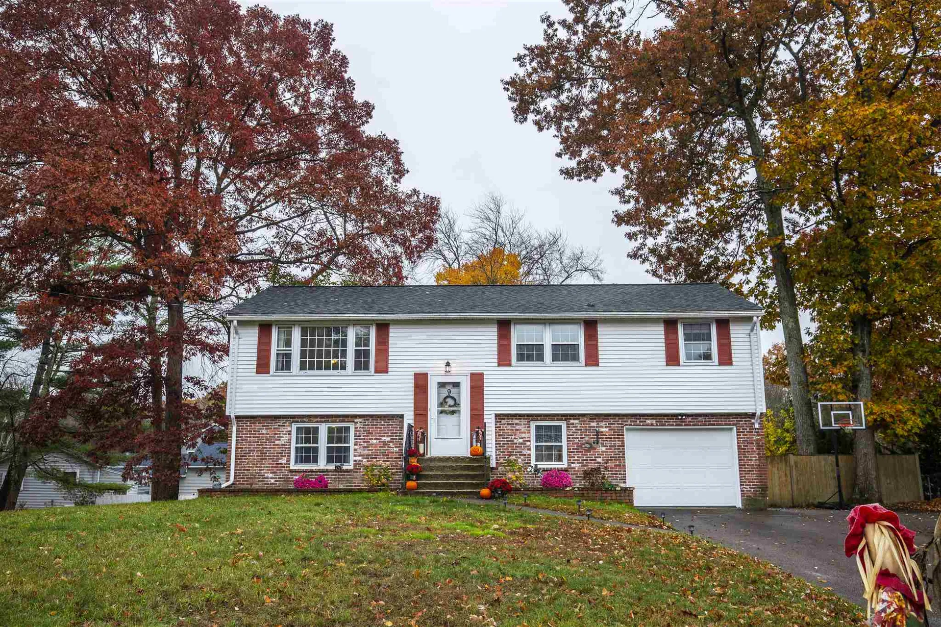 9 Crestwood Circle Salem NH 03079