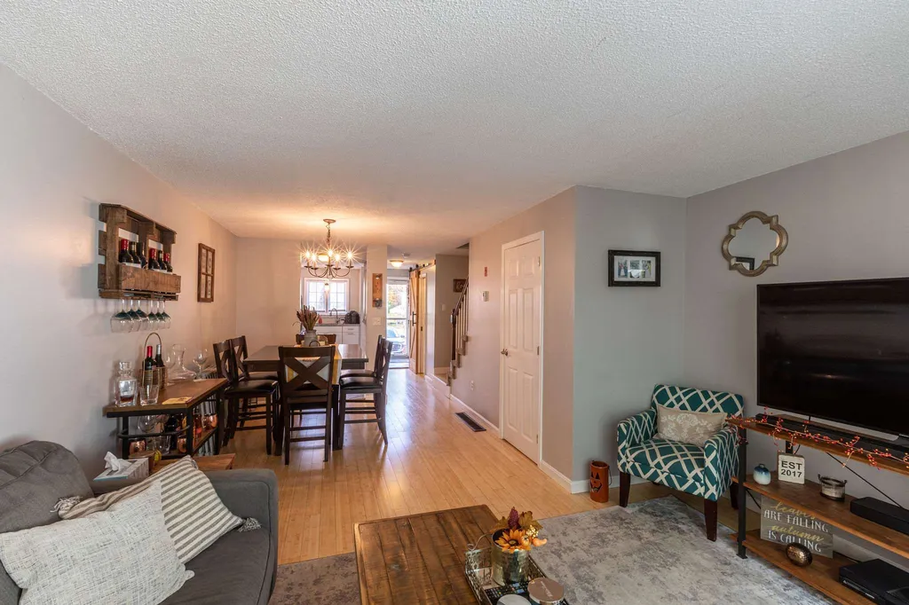 537 Fox Hollow Drive Hudson NH 03051