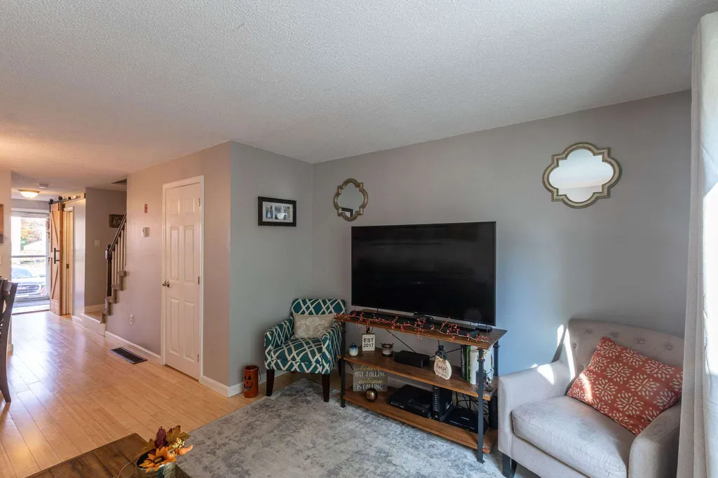 537 Fox Hollow Drive Hudson NH 03051