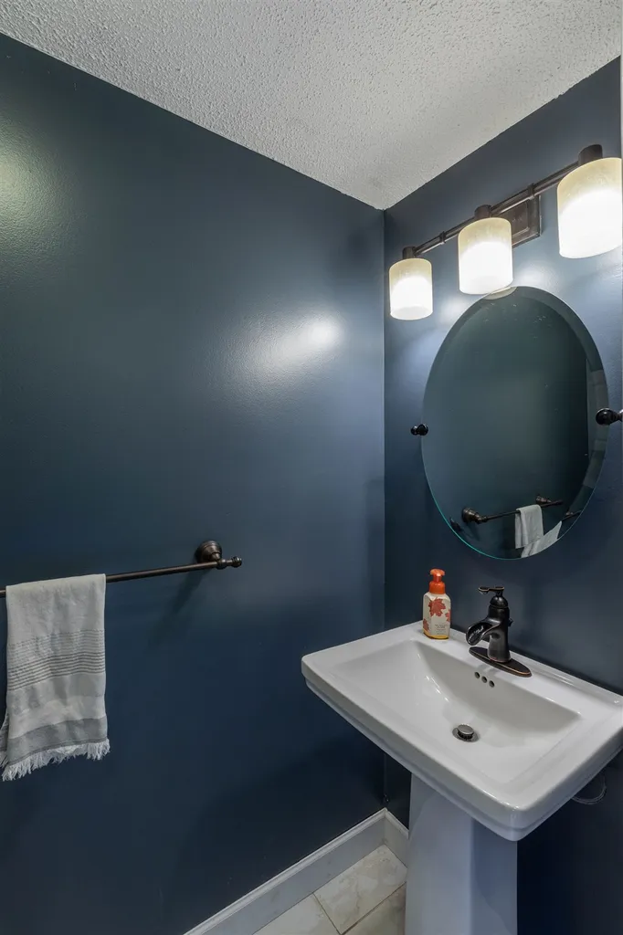 537 Fox Hollow Drive Hudson NH 03051