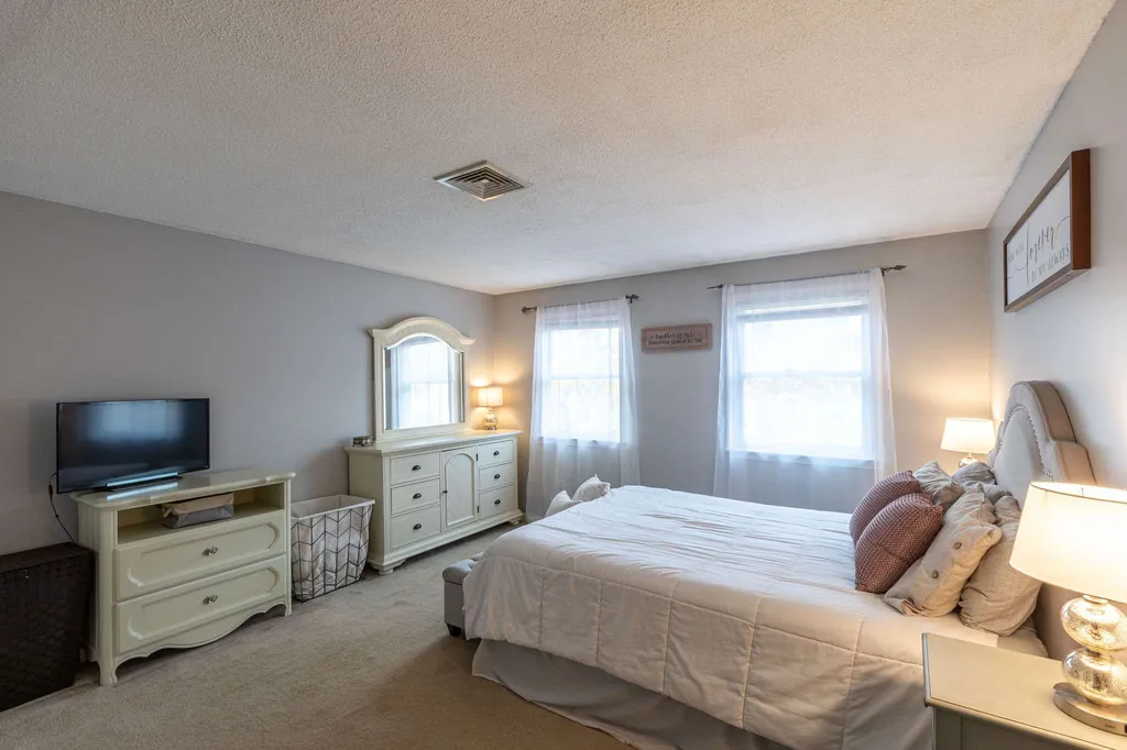 537 Fox Hollow Drive Hudson NH 03051