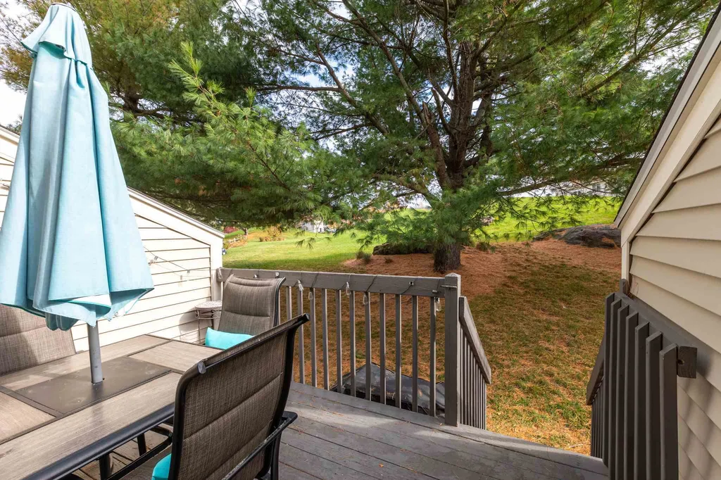 537 Fox Hollow Drive Hudson NH 03051