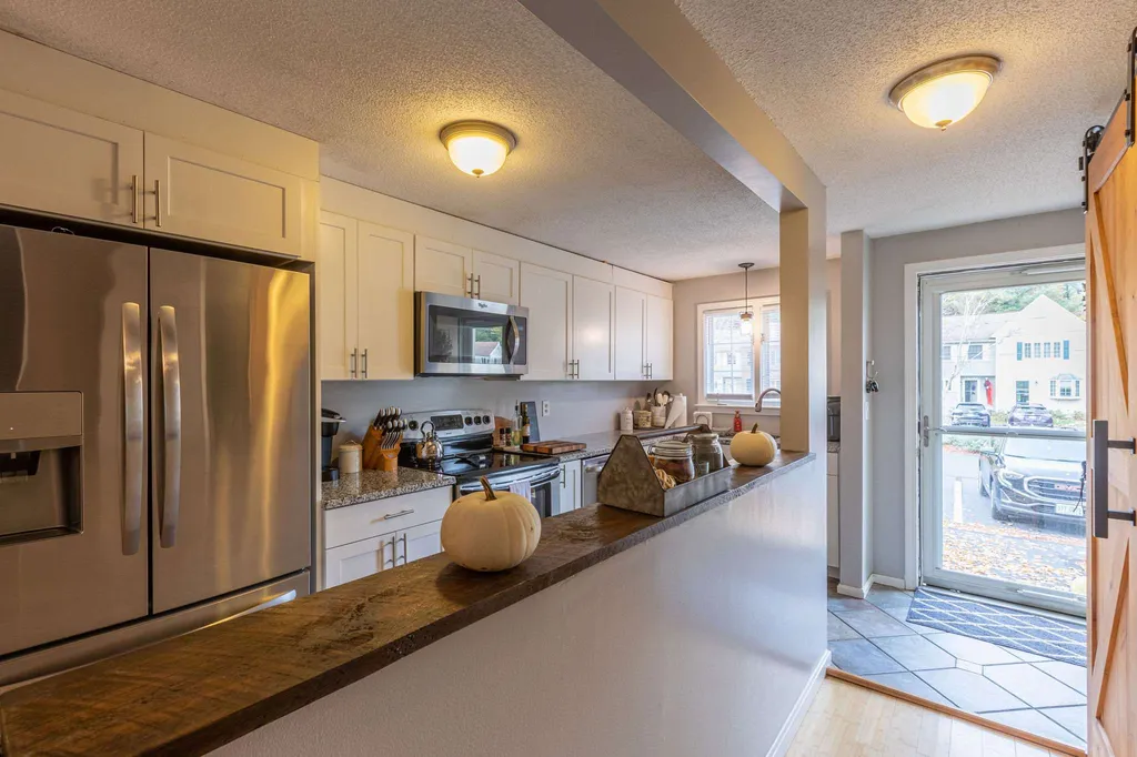 537 Fox Hollow Drive Hudson NH 03051