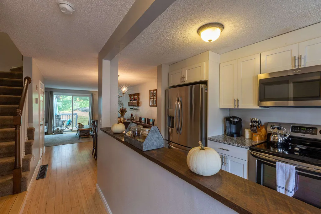 537 Fox Hollow Drive Hudson NH 03051
