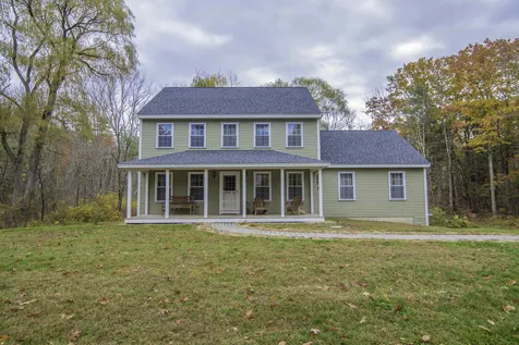9 Shore Road Kingston NH 03848