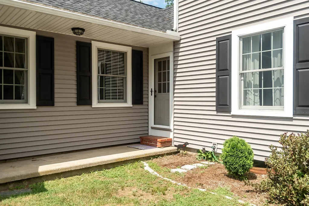 231 Exeter Road Hampton Falls NH 03844
