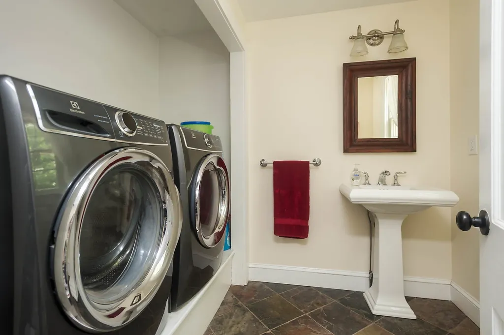 231 Exeter Road Hampton Falls NH 03844