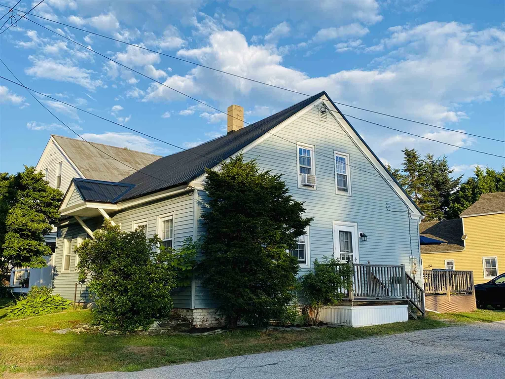21 Bunker Hill Street Lancaster NH 03584