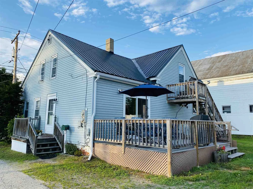 21 Bunker Hill Street Lancaster NH 03584