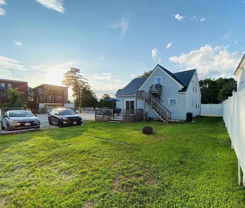 21 Bunker Hill Street Lancaster NH 03584