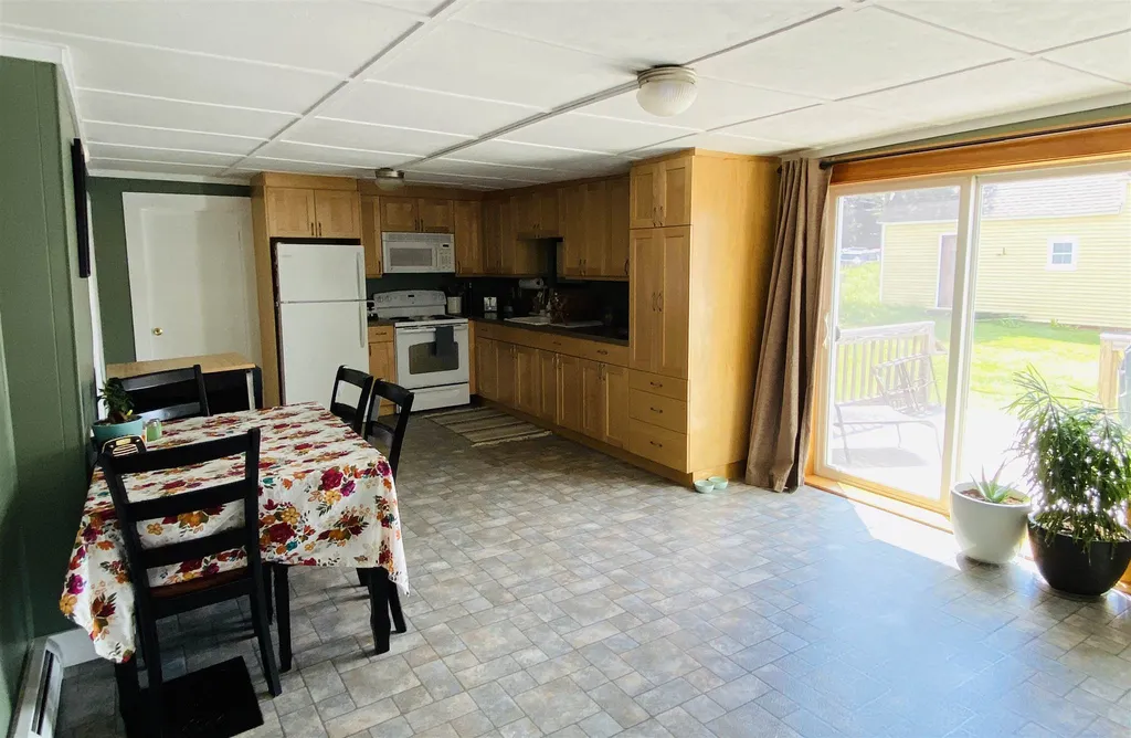 21 Bunker Hill Street Lancaster NH 03584
