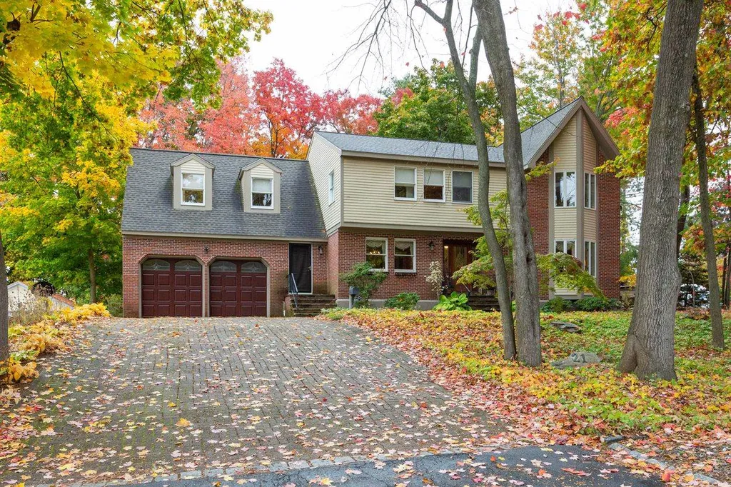 21 Raymond Street Nashua NH 03064