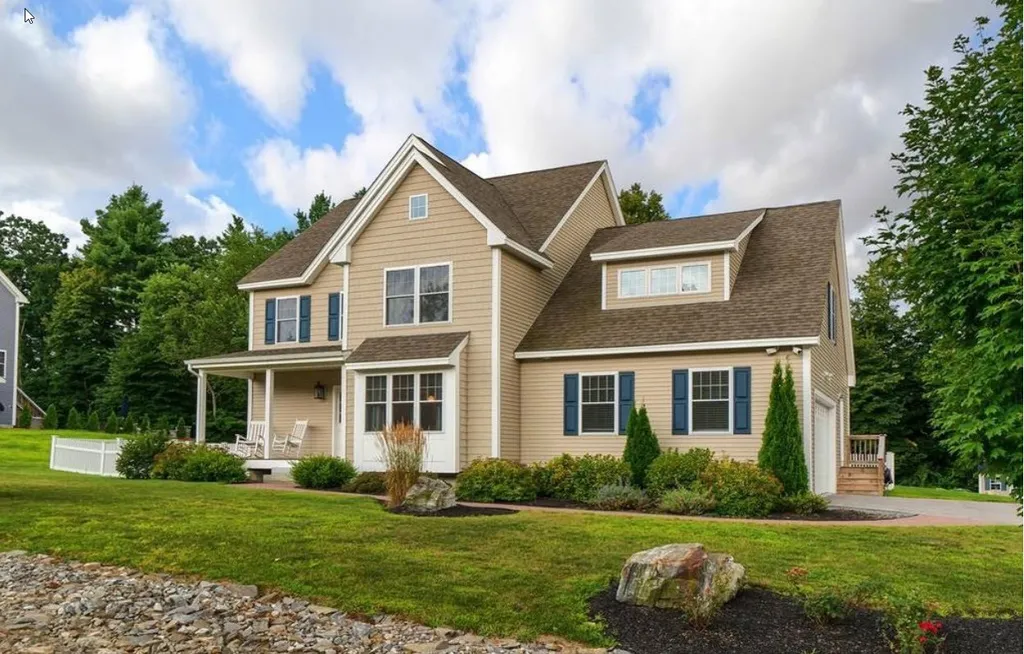 2 Majestic Avenue Pelham NH 03076