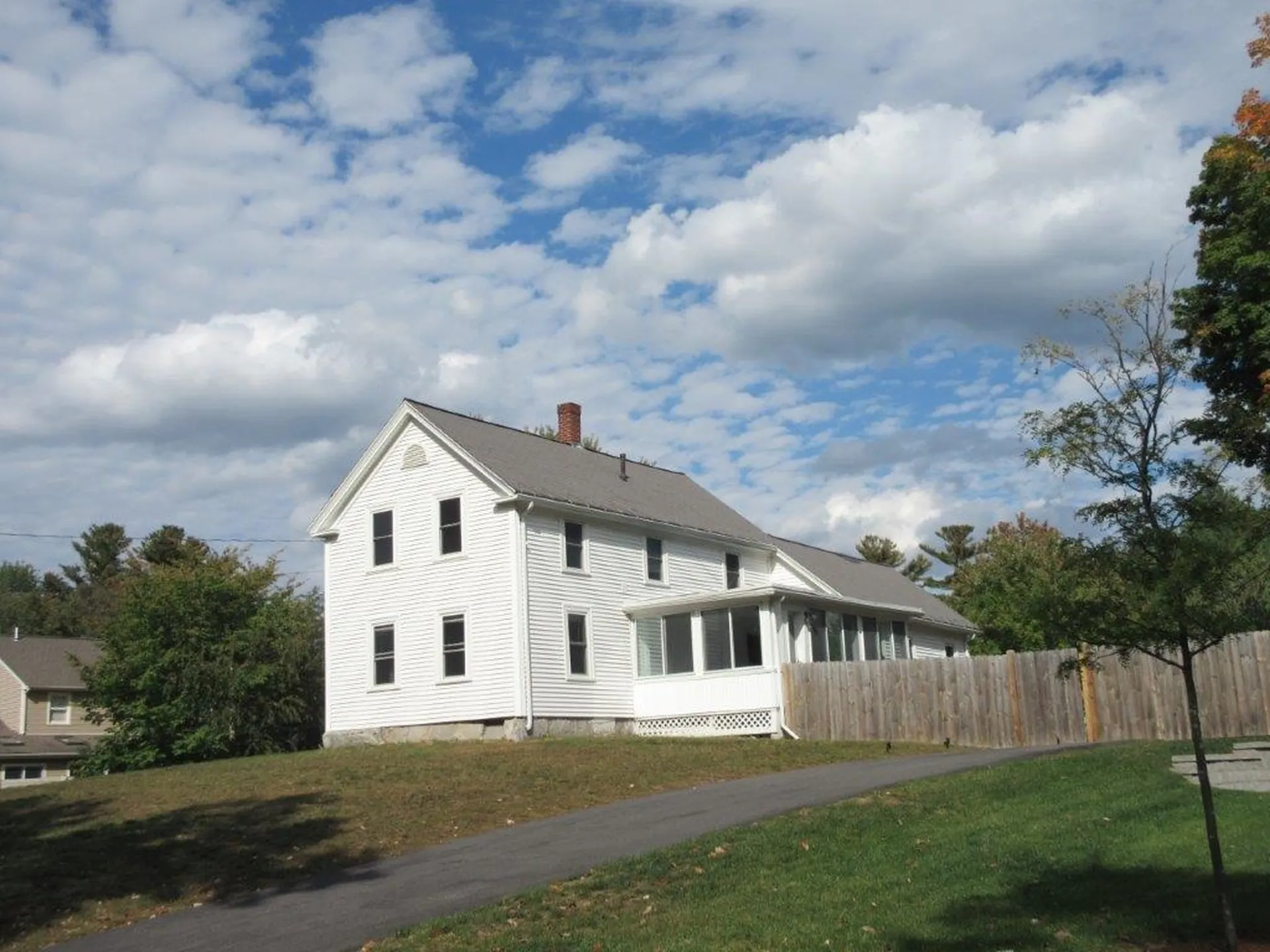 143 Manchester Street Nashua NH 03064