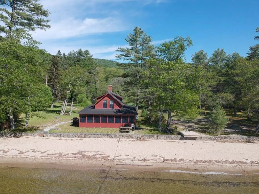 42 Brookdale Road Bridgewater NH 03222