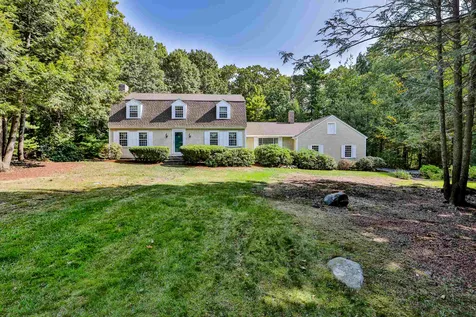 22 Shakespeare Road Nashua NH 03062