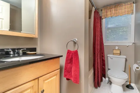 6 Juniper Lane Lee NH 03861-4411