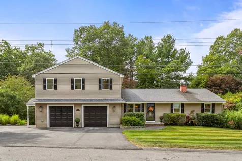 8 Edgewood Street Derry NH 03038