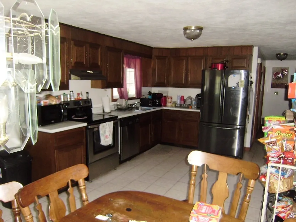 1428 A&b Mammoth Road Pelham NH 03076
