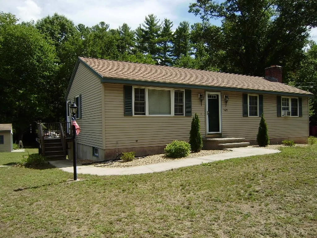1428 A&b Mammoth Road Pelham NH 03076