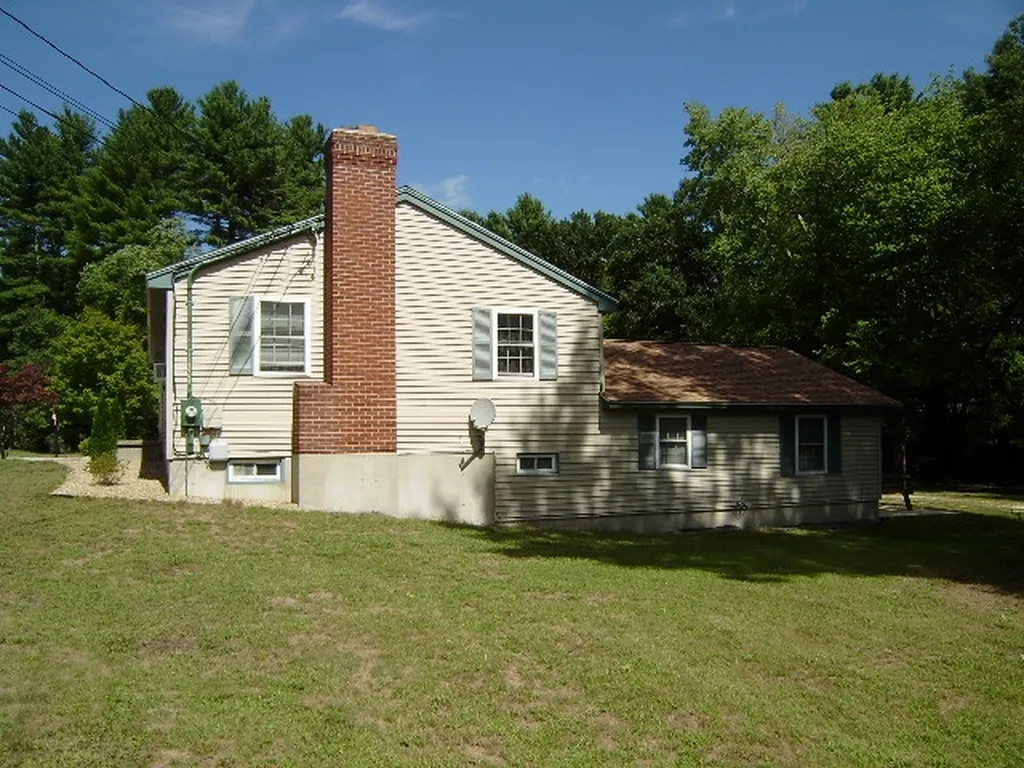 1428 A&b Mammoth Road Pelham NH 03076