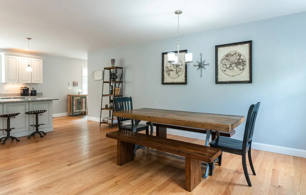 187 Litchfield Road Londonderry NH 03053