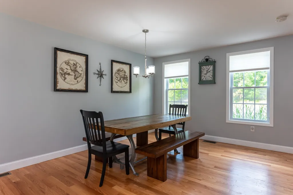 187 Litchfield Road Londonderry NH 03053