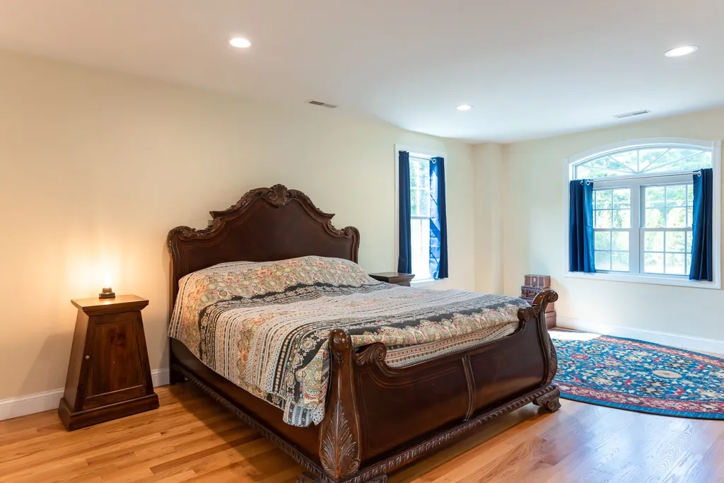 187 Litchfield Road Londonderry NH 03053