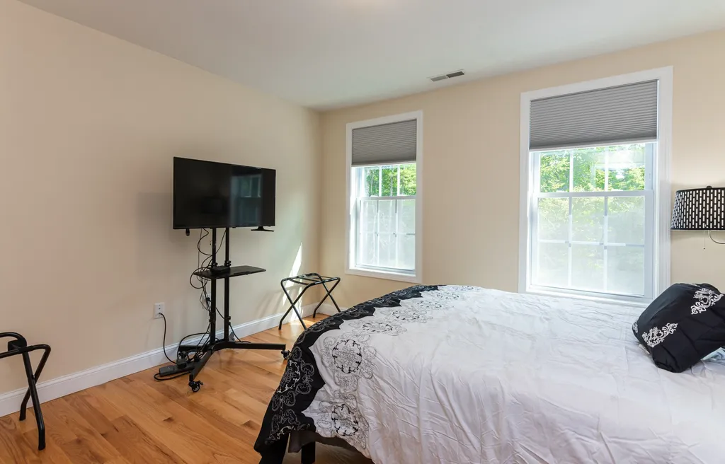 187 Litchfield Road Londonderry NH 03053