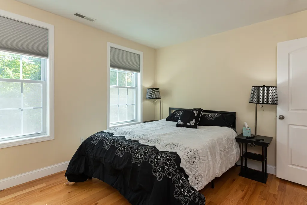 187 Litchfield Road Londonderry NH 03053