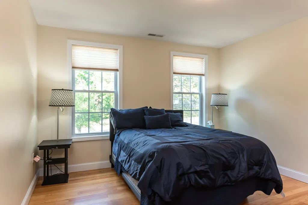187 Litchfield Road Londonderry NH 03053