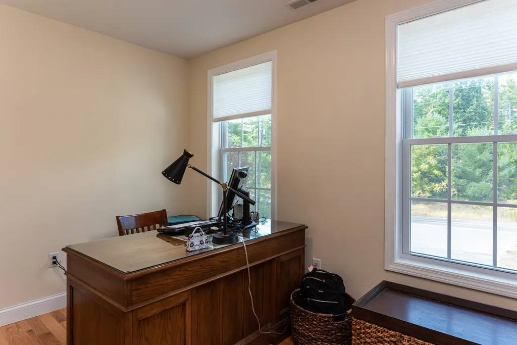187 Litchfield Road Londonderry NH 03053