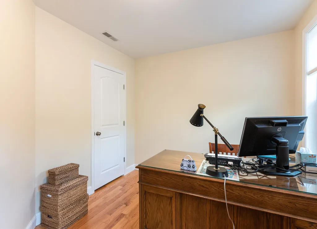 187 Litchfield Road Londonderry NH 03053