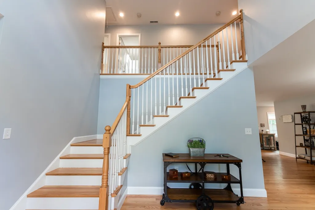 187 Litchfield Road Londonderry NH 03053