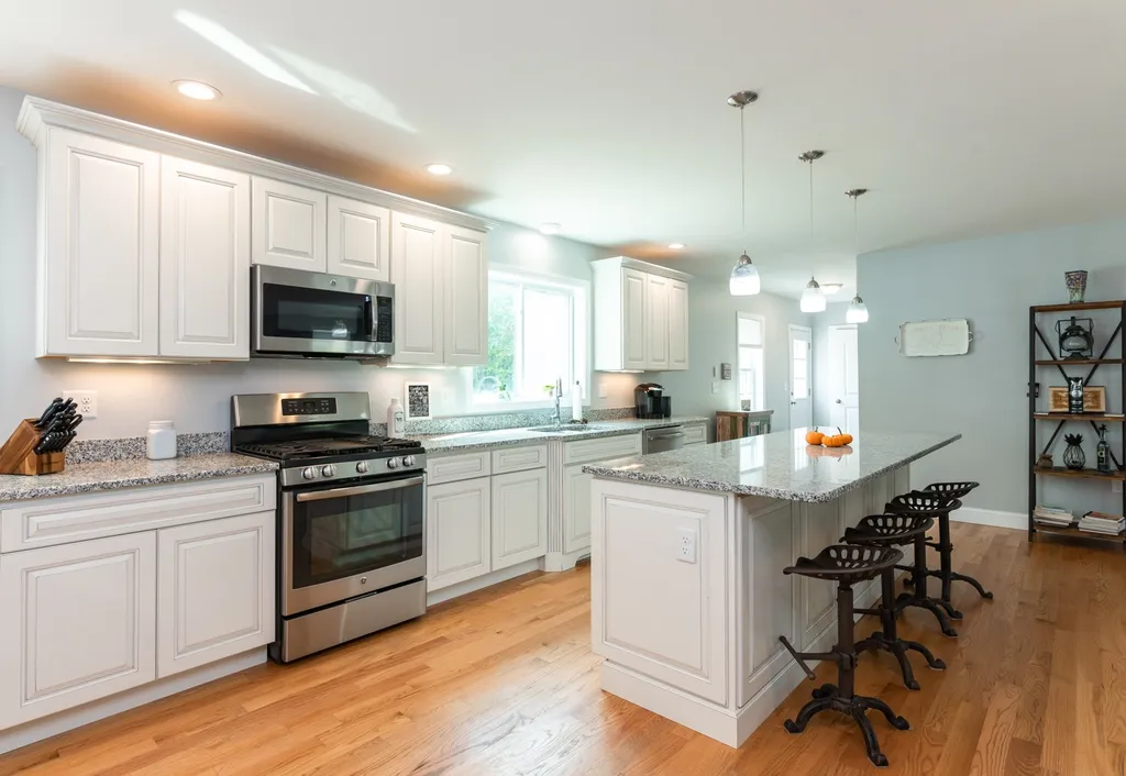 187 Litchfield Road Londonderry NH 03053