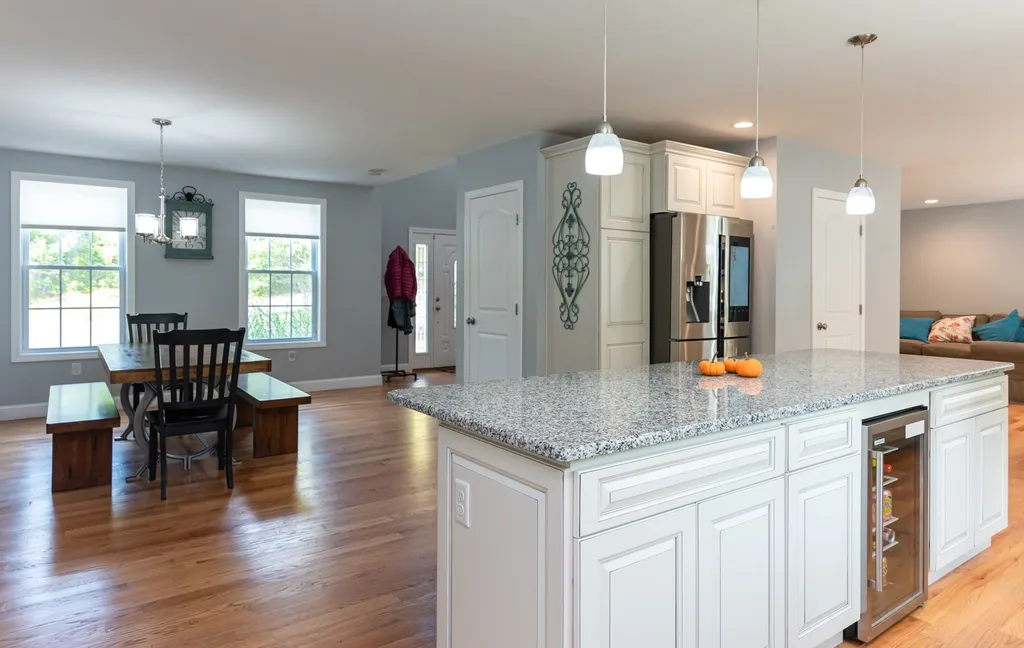 187 Litchfield Road Londonderry NH 03053