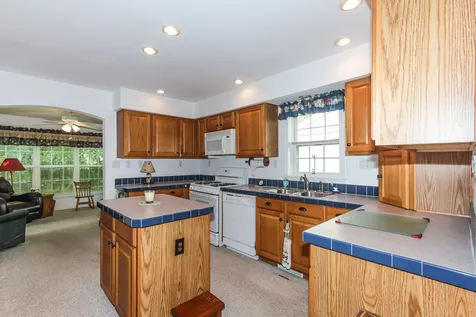 226 Victorian Way Manchester NH 03104