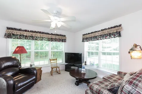226 Victorian Way Manchester NH 03104