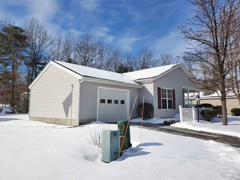 226 Victorian Way Manchester NH 03104