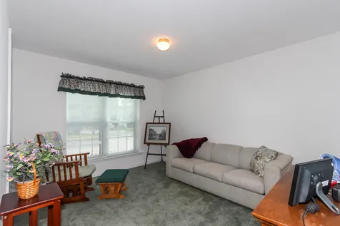 226 Victorian Way Manchester NH 03104