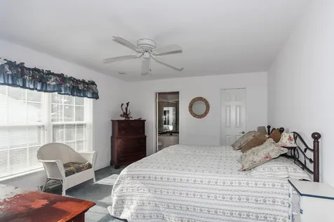 226 Victorian Way Manchester NH 03104