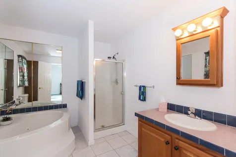 226 Victorian Way Manchester NH 03104