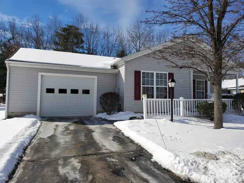 226 Victorian Way Manchester NH 03104
