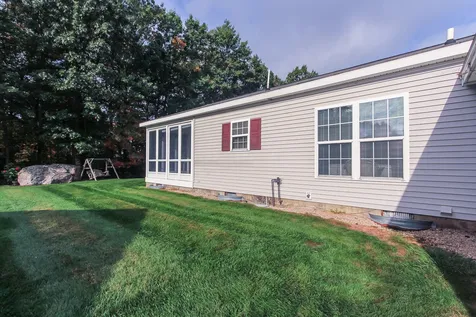 226 Victorian Way Manchester NH 03104