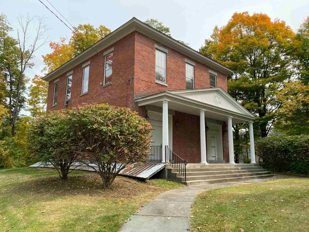 25 Putnam Street Claremont NH 03743